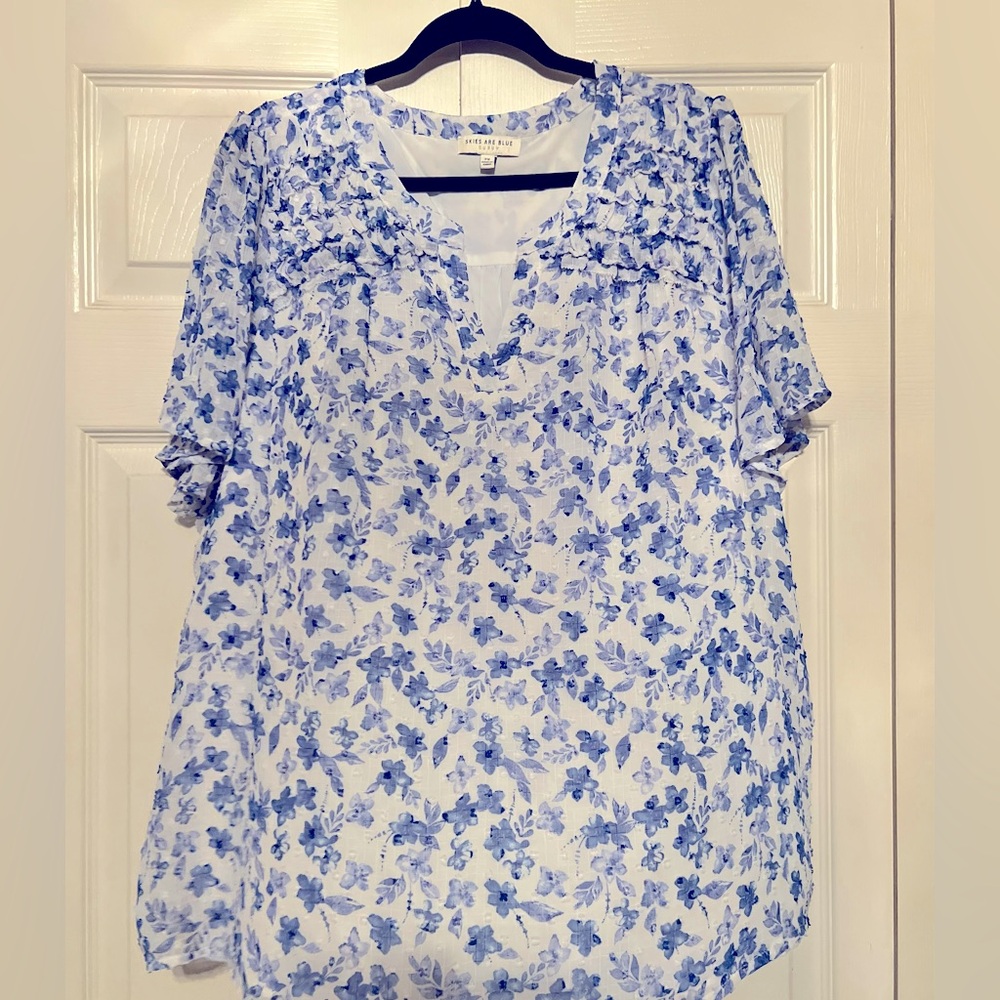 Skies are Blue -blue and white short sleeve blouse with flutter sleeves Size 2X